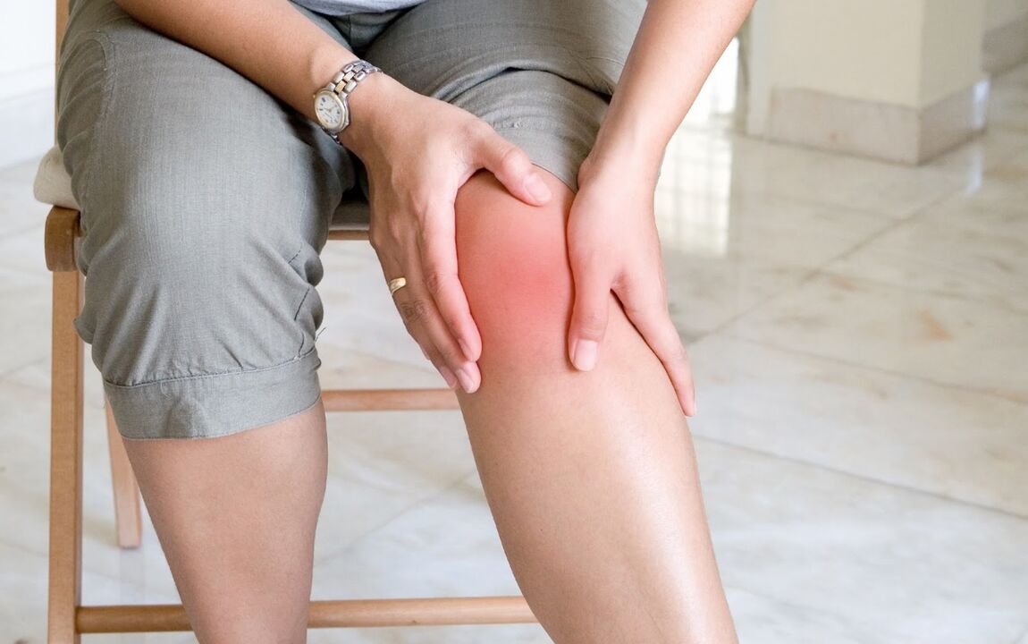Entzündung mit Rötung des Kniegelenks - ein Zeichen von Arthritis